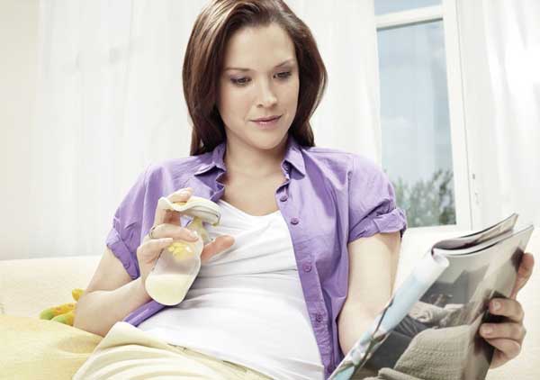 Máy hút sữa bằng tay gọn nhẹ, dễ sử dụng